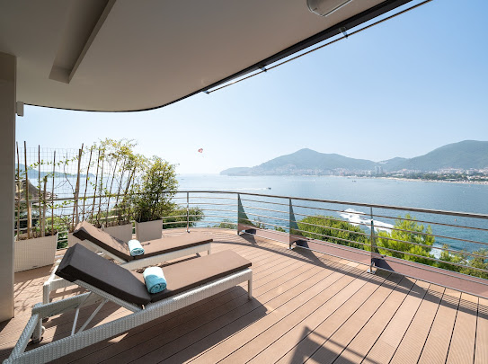 ⭐ Real Estate in Montenegro 🇲🇪 Premier Seafront Apartment in Budva’s Luxury Complex ⭐