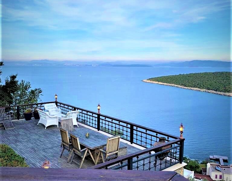 Enchanting Seaside Elegance: Luxurious 4-Bedroom Villa in Türkbükü, Bodrum Peninsula.