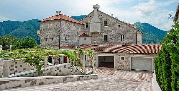 🏰 A Rare Jewel: 18th Century Baroque Castle with Private Dock in Montenegro! 🏰