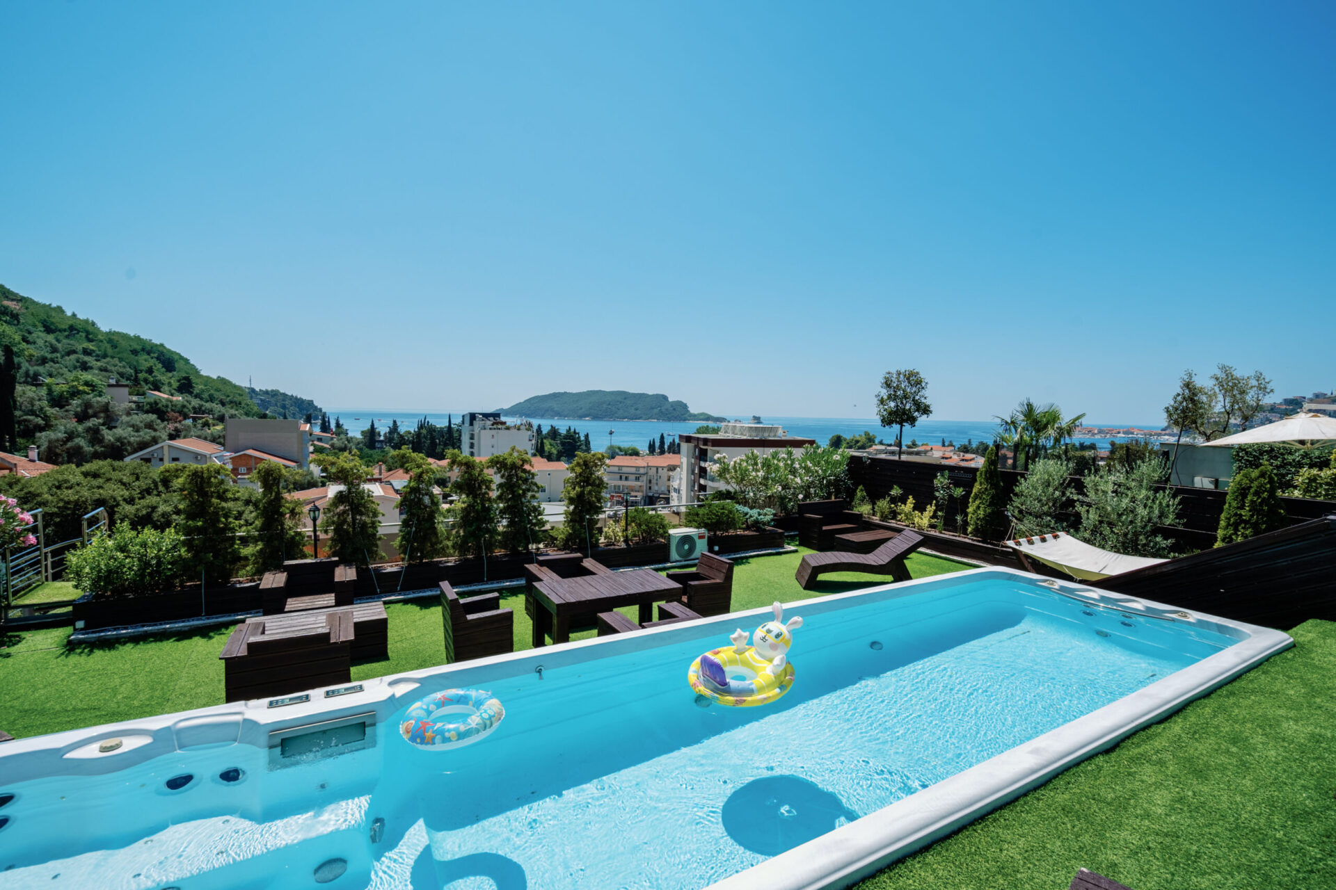 🌟 🇲🇪 Luxurious Penthouse for Rent in Budva, Montenegro 🌟